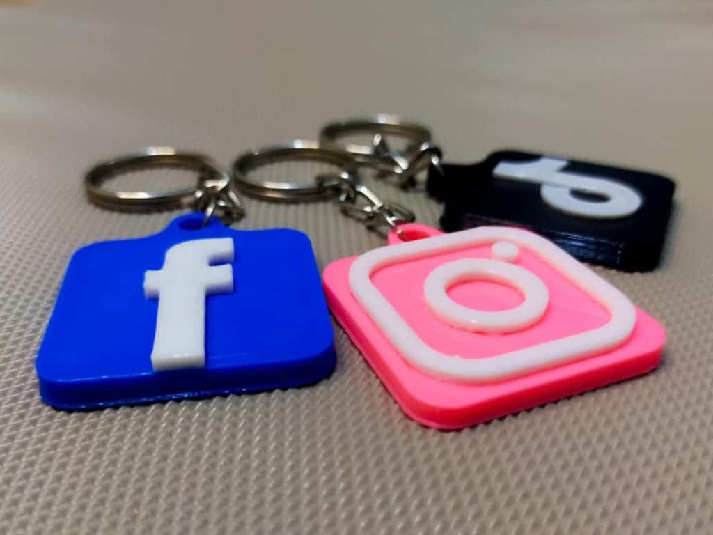 Custom NFC Social Media Keychains – Instagram, TikTok, YouTube & More